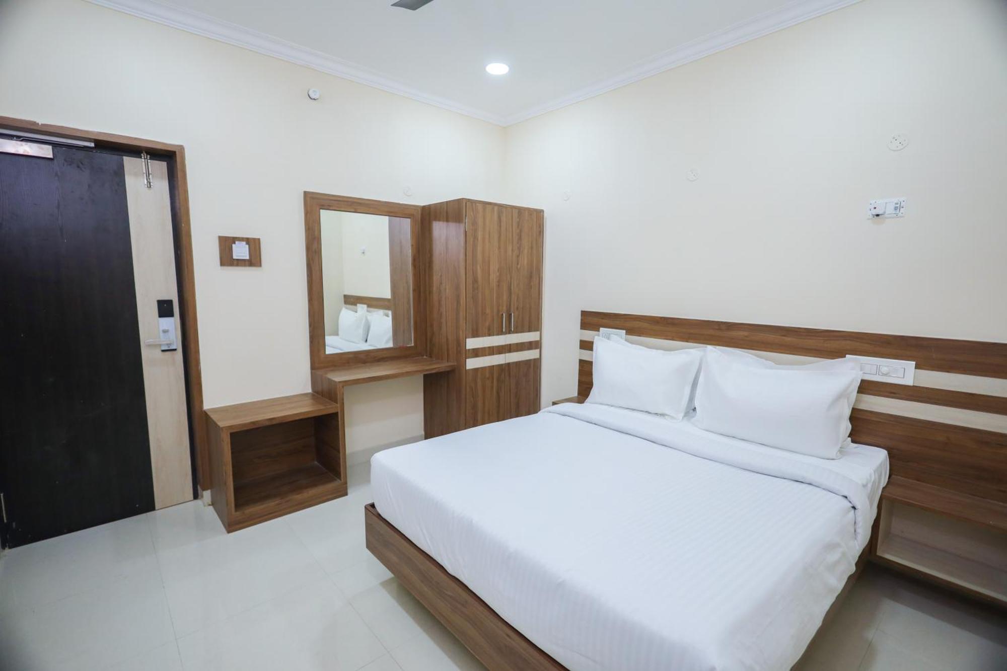 Vasantham Inn Tiruchirappalli Extérieur photo